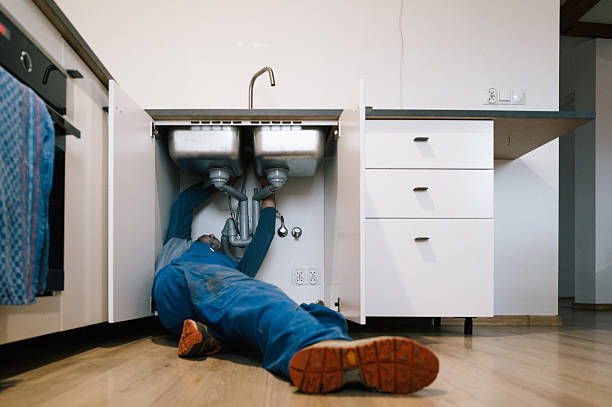 Professional Leak Detection technician working in Holly Hill, FL